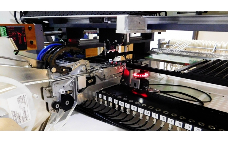 自动接料机（Auto Splicer）应用：无停机连续换料下的贴片防错与防漏管控